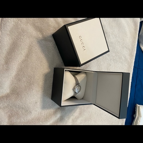 Gucci women’s Diamantissima watch - Picture 5 of 6